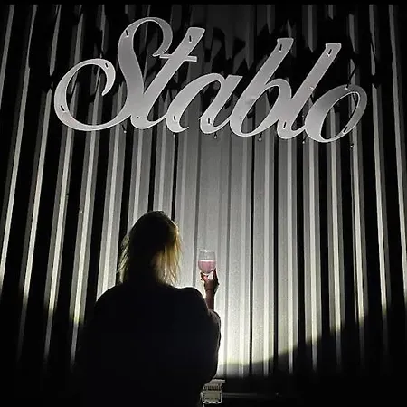 Stablo * Barasti